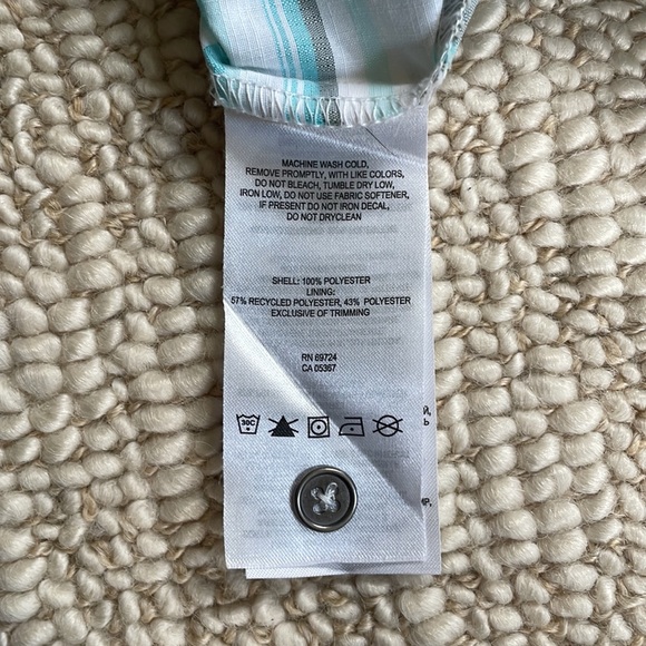 Columbia sportswear Pilsner Peak Omni-shade button up front hiking shirt, medium - Picture 11 of 12